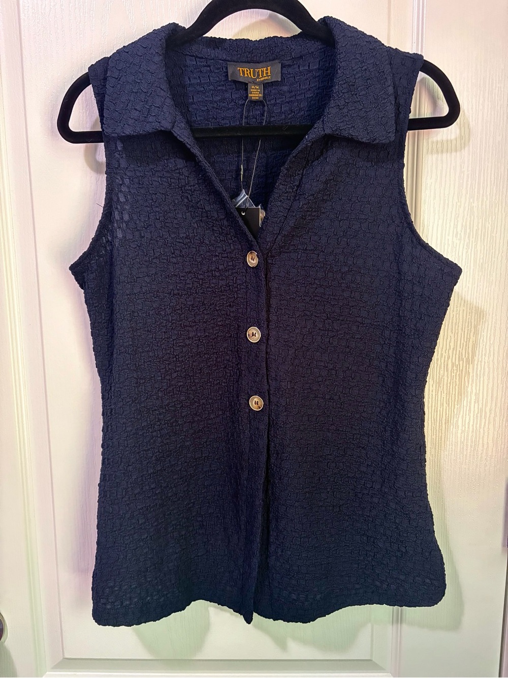 NWT TRUTH Sleeveless Navy Collared Button Front Textured Blouse